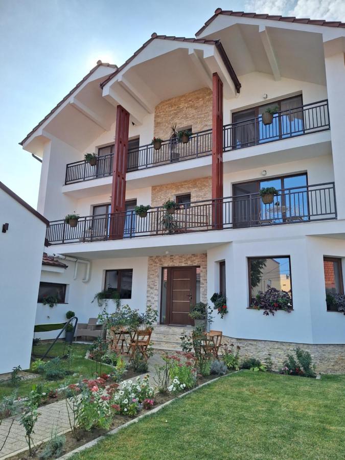 Bed and Breakfast Trend Arad Esterno foto