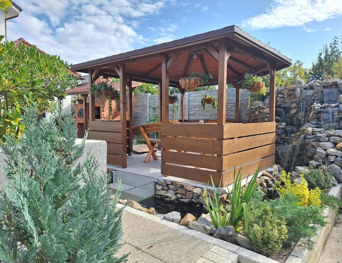 Bed and Breakfast Trend Arad Esterno foto