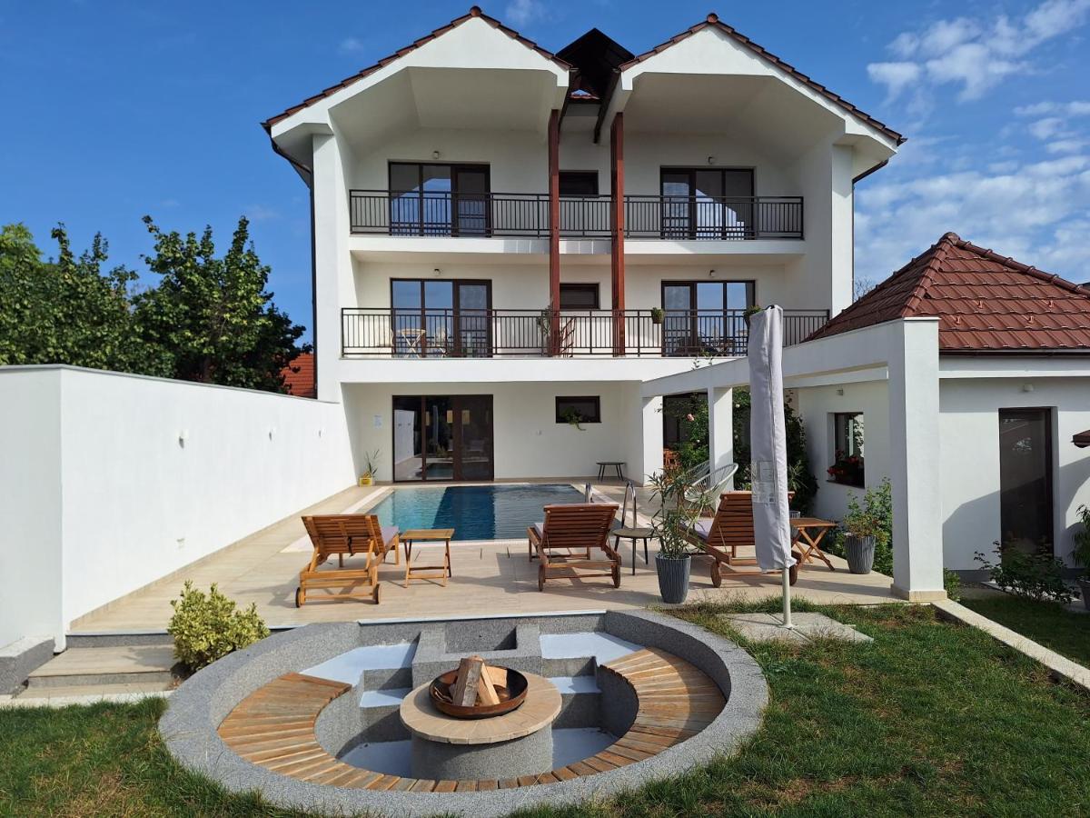 Bed and Breakfast Trend Arad Esterno foto